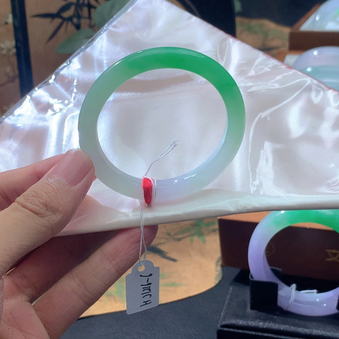 翡翠未镶嵌手镯贵妃52 起胶感