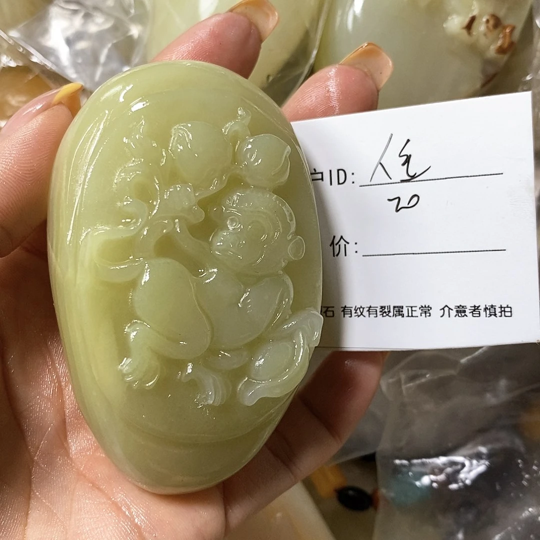 石材。*生古青石手把件