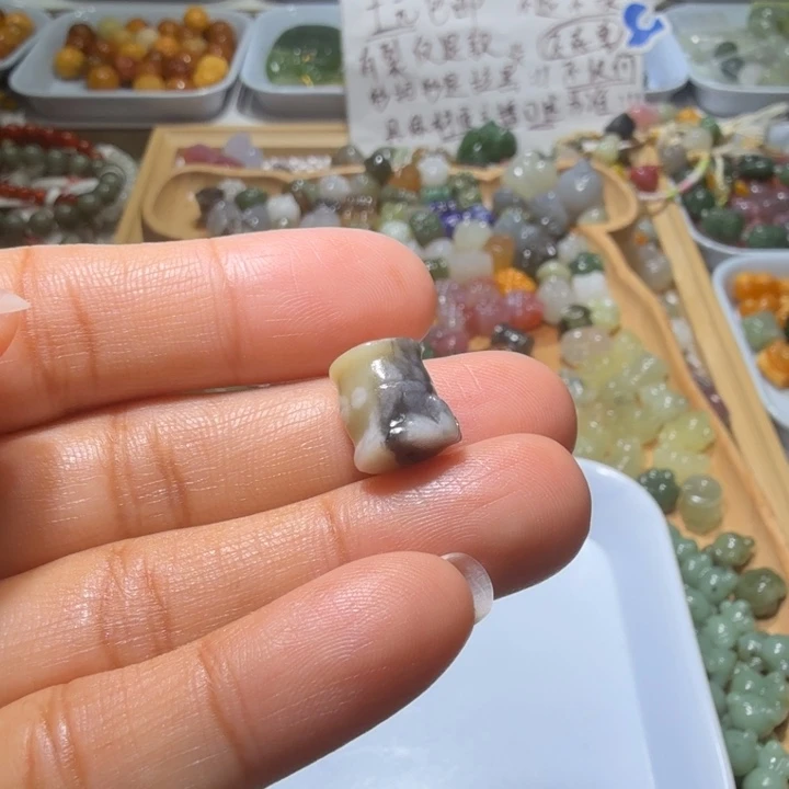 和田玉未镶嵌珠宝半成品j***y