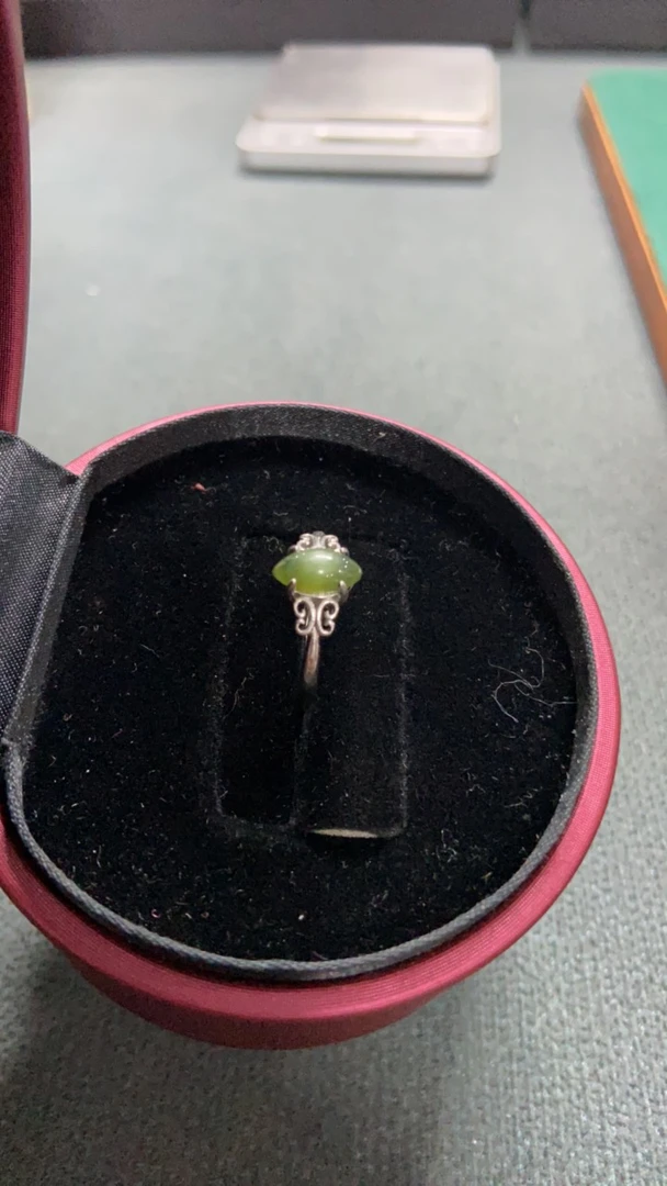 A193-天然和田玉戒指送质检证书绿色女士精致