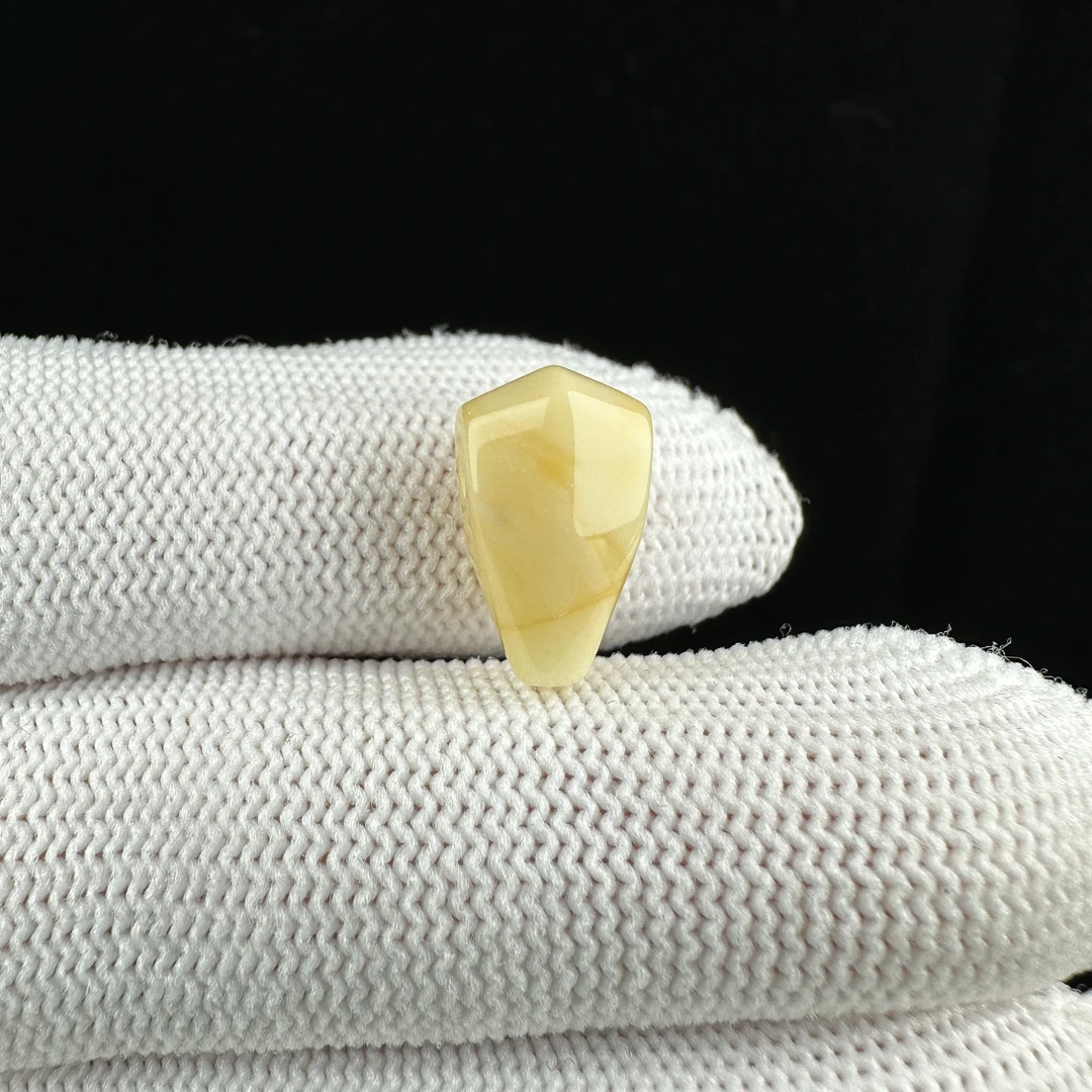 J7576天然原矿蜜蜡三通8.5x14mm 0.6克 支持复检假一罚四