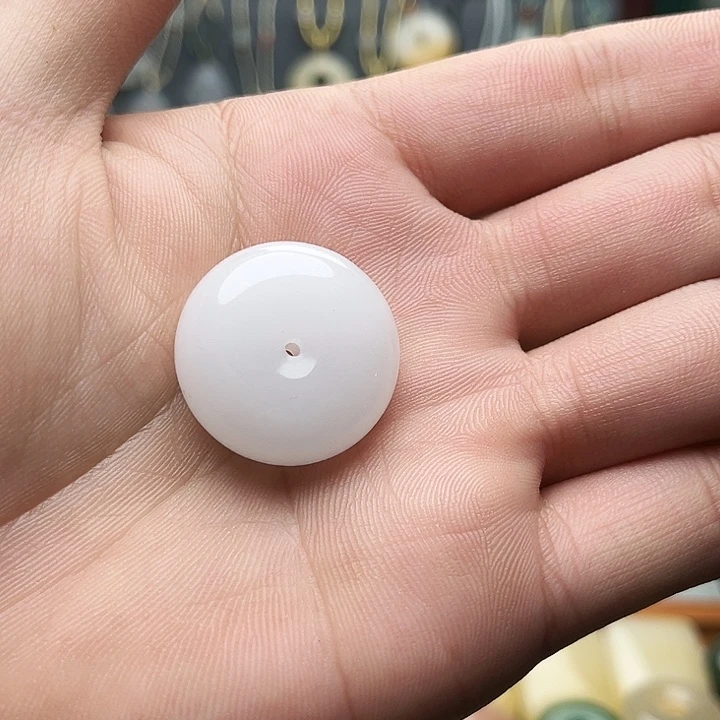 石英质玉（金丝玉）未镶嵌颈饰