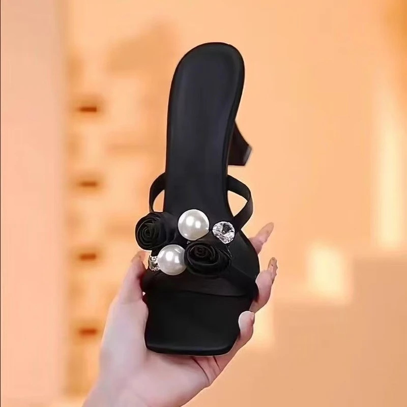 超火外穿凉拖鞋女2025新款夏季绝美方头粗跟珍珠花朵高跟凉鞋百搭