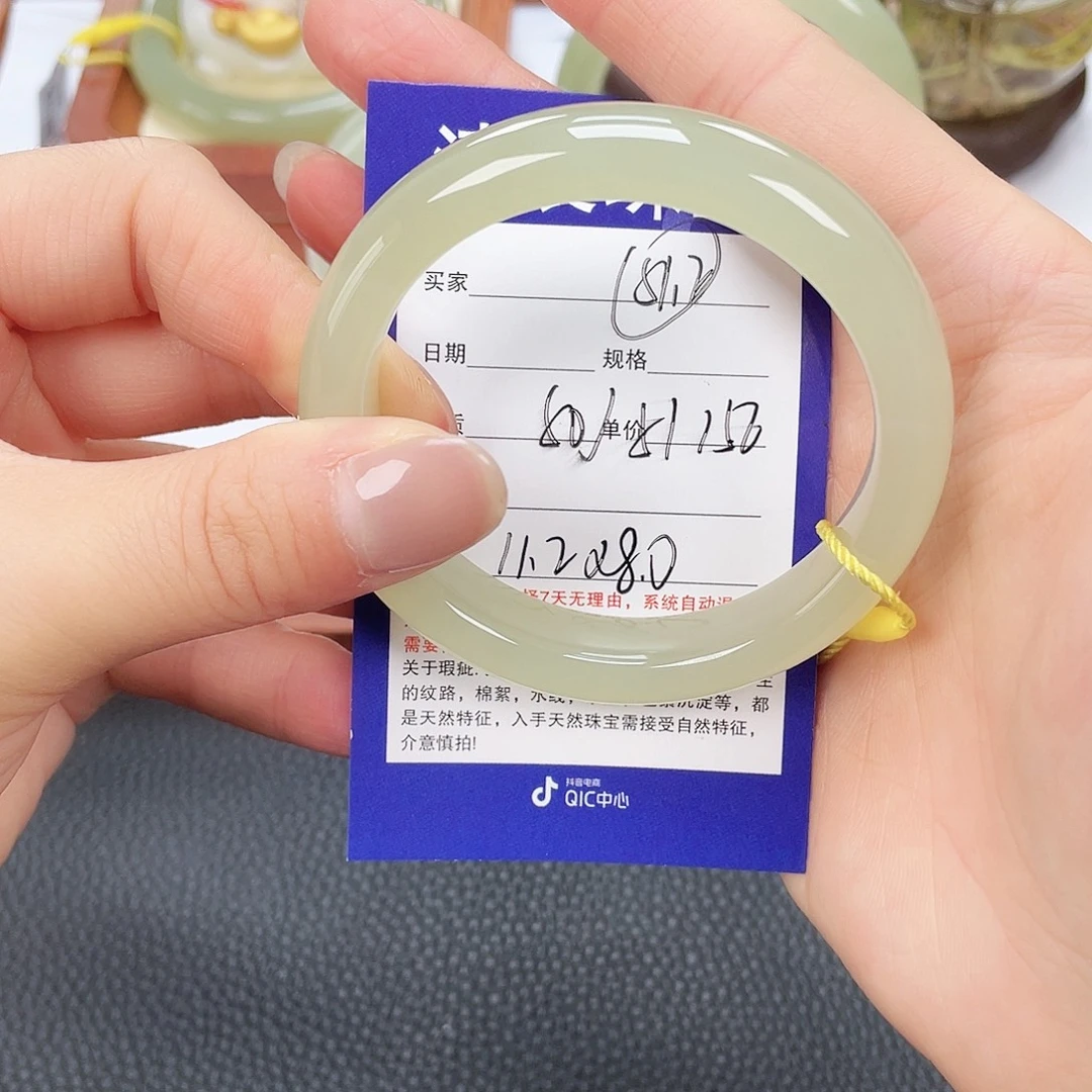 和田玉未镶嵌手镯