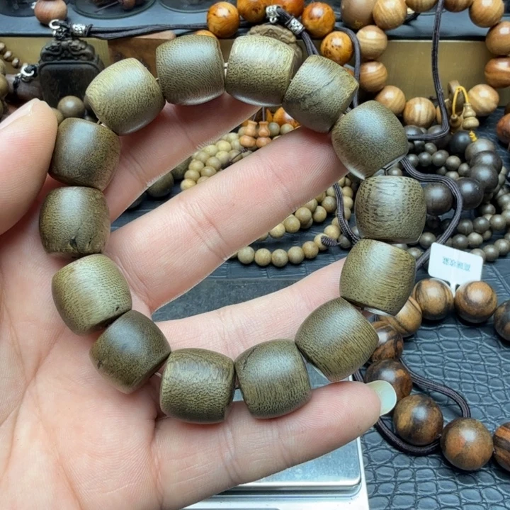 沉香碎屑沉香1.6海南留疤莺歌绿