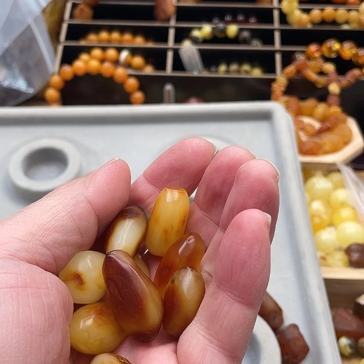 琥珀未镶嵌套链手串