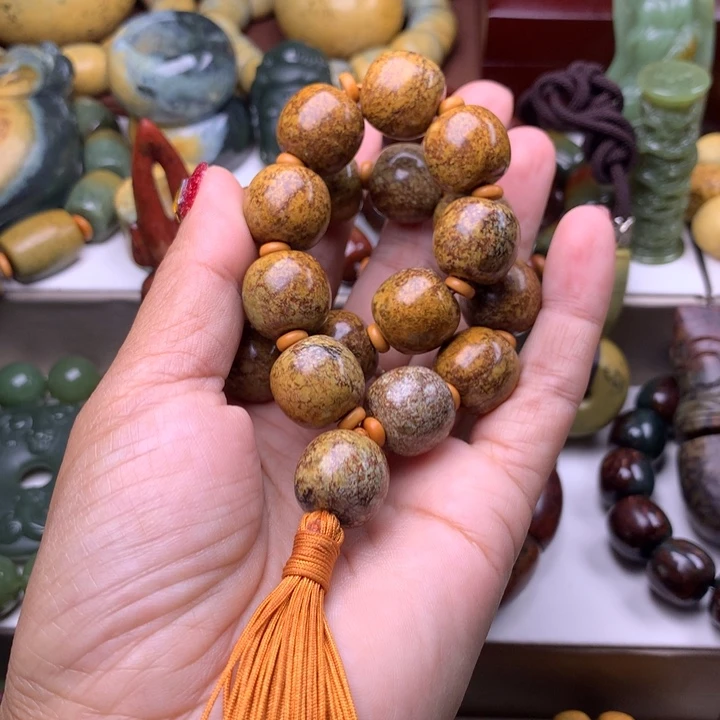 岫岩河磨玉（透闪石质玉）手链未镶嵌百***过