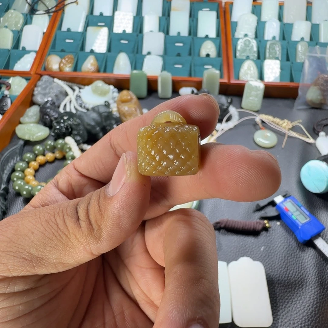 和田玉挂件未镶嵌