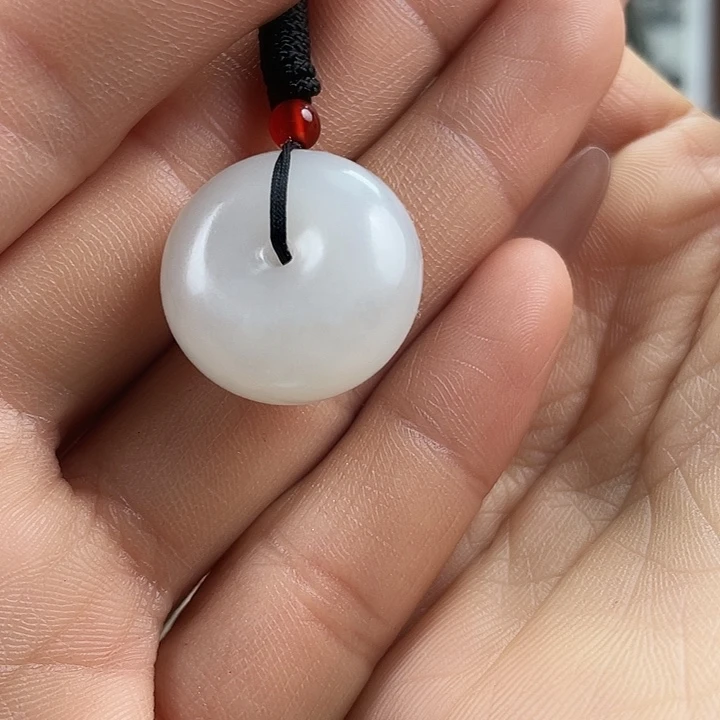 颈饰未镶嵌和田玉（糖玉）