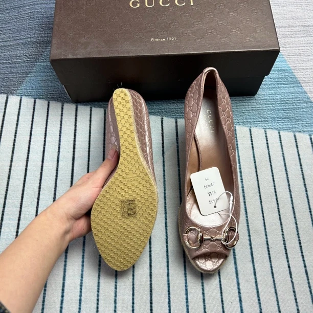 未使用 GUCCI/古驰 粉色满印双G鱼嘴鞋三七码