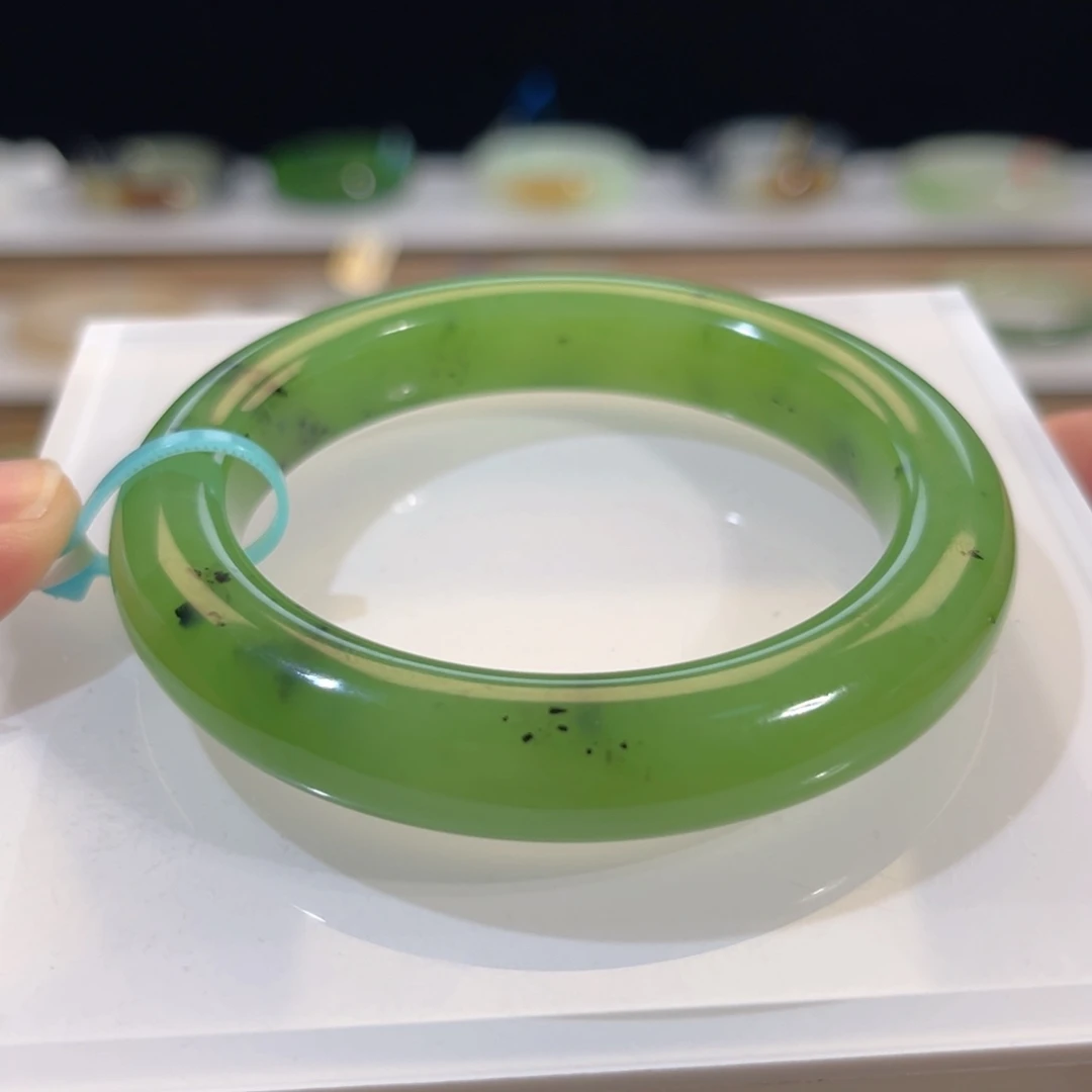 和田玉未镶嵌手镯乌兰海苹果绿