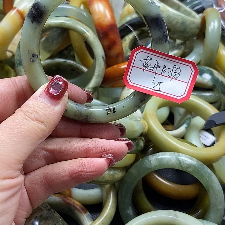 蛇纹石玉手镯未镶嵌花**分