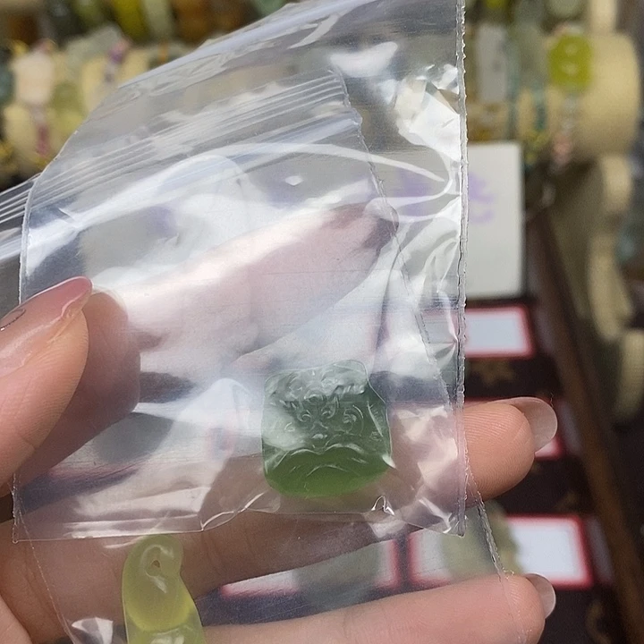 牛***力未镶嵌蛇纹石玉项链吊坠
