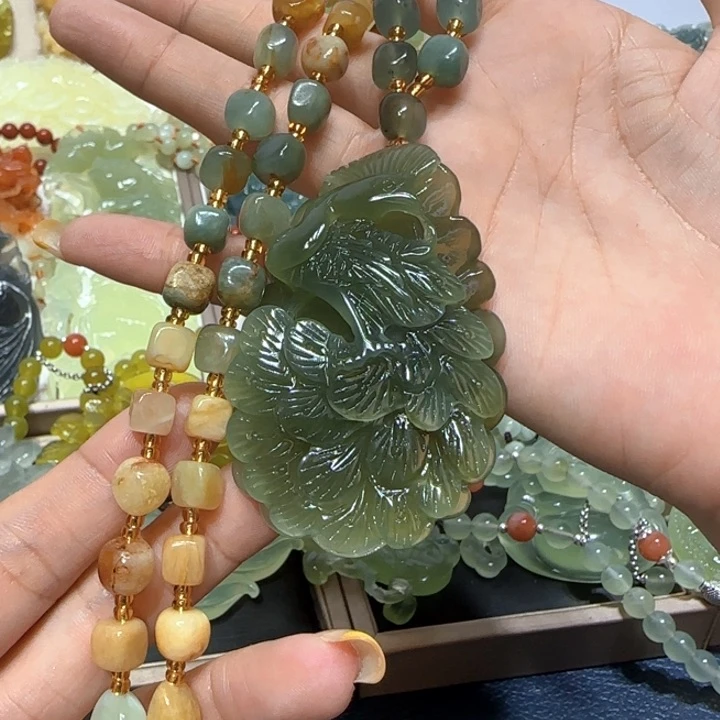 未镶嵌蛇纹石玉吊坠