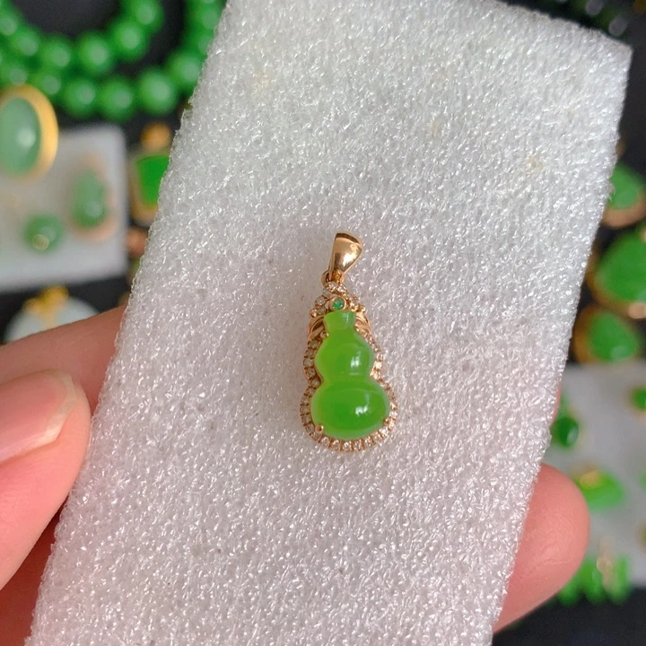 和田玉（碧玉）18K金镶嵌耳饰