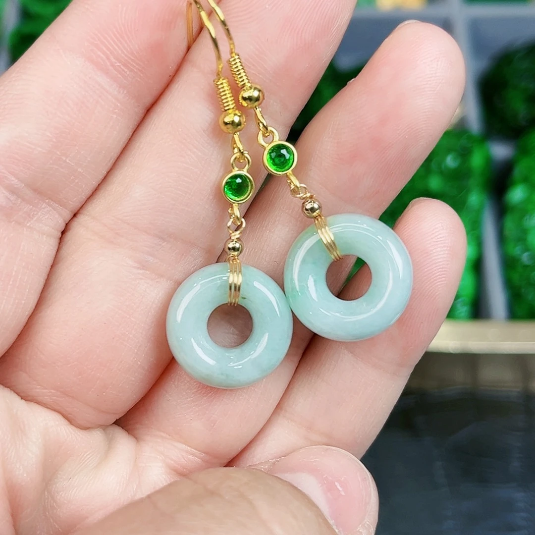 翡翠颈饰未镶嵌耳饰