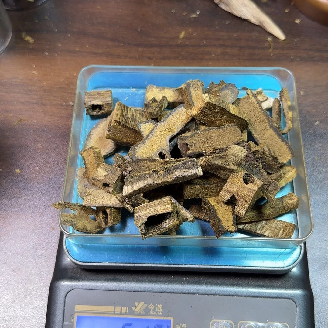 鹤***。沉香沉香碎屑乌身老料子50克