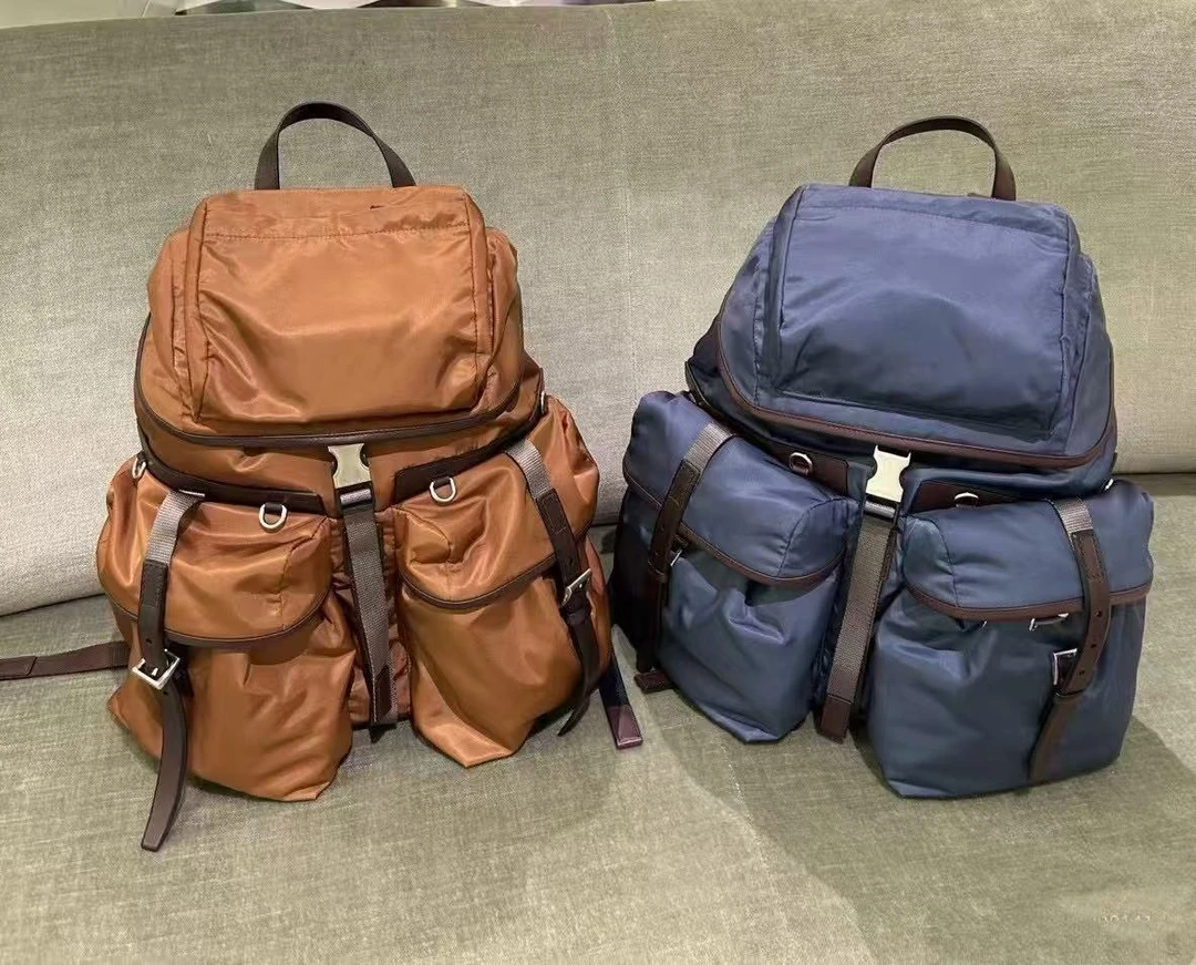 日系大容量双肩包