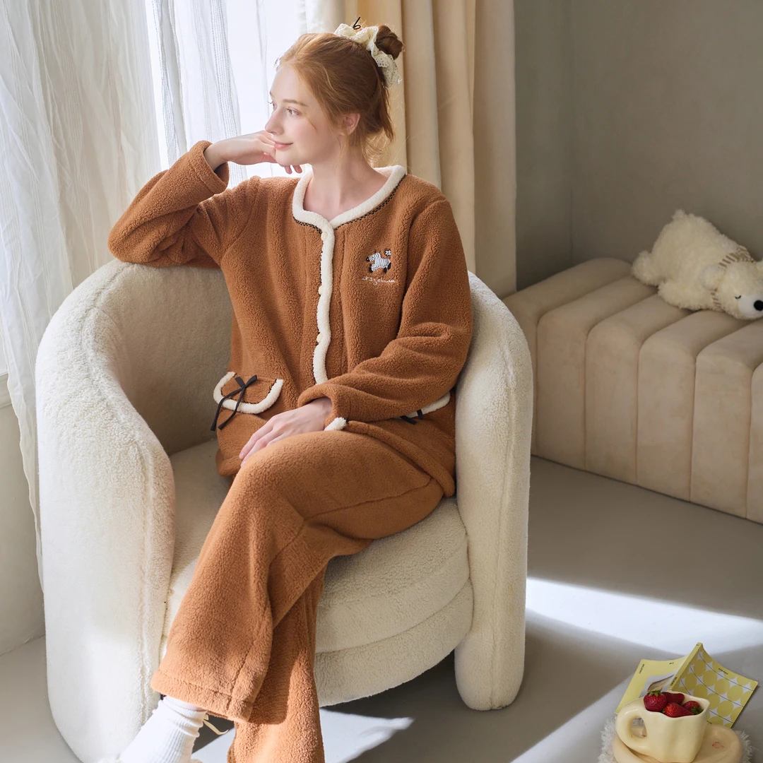 芬腾冬季女大学生睡衣新款家居服圆领可爱珊瑚绒加绒加厚保暖套装