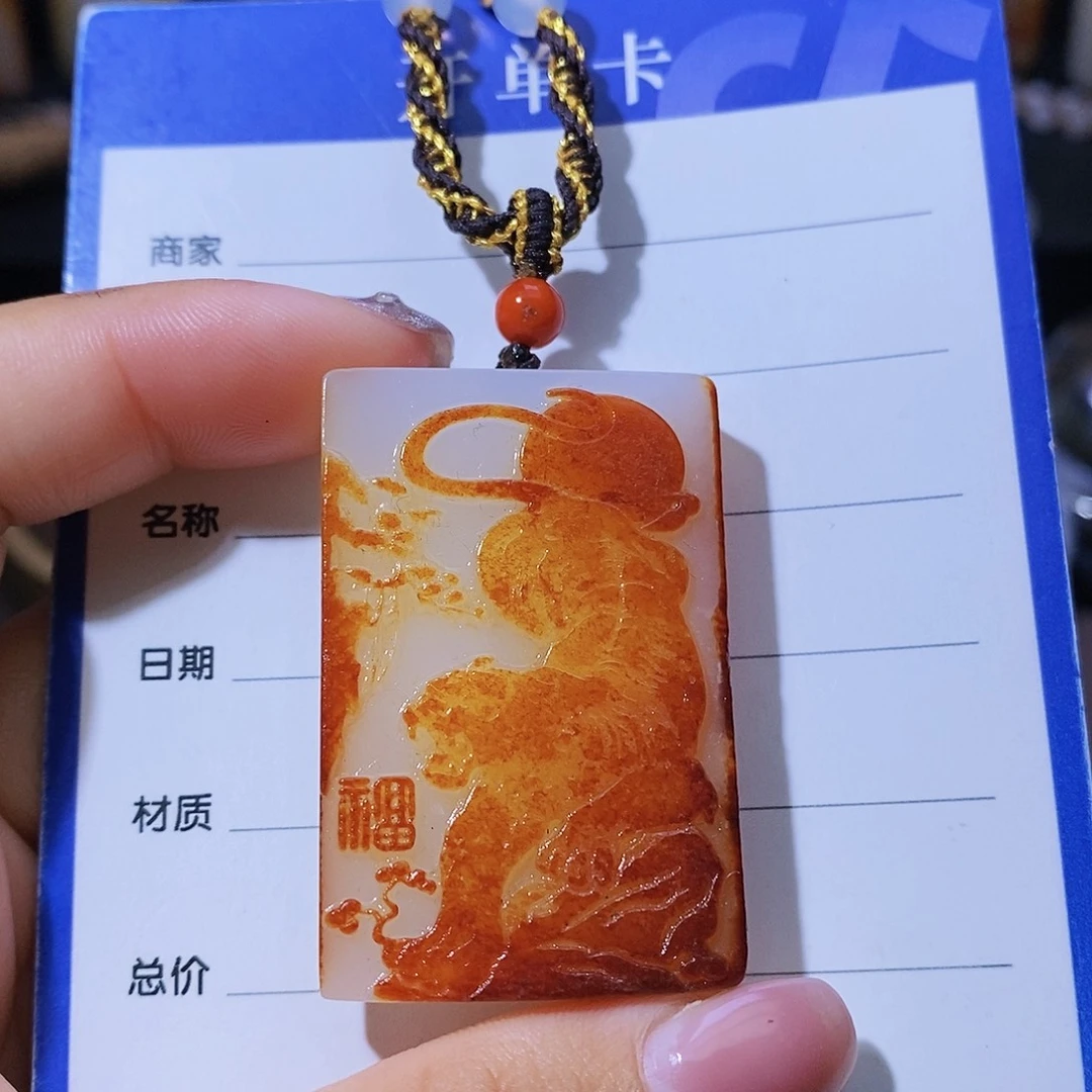 和田玉颈饰未镶嵌千**！