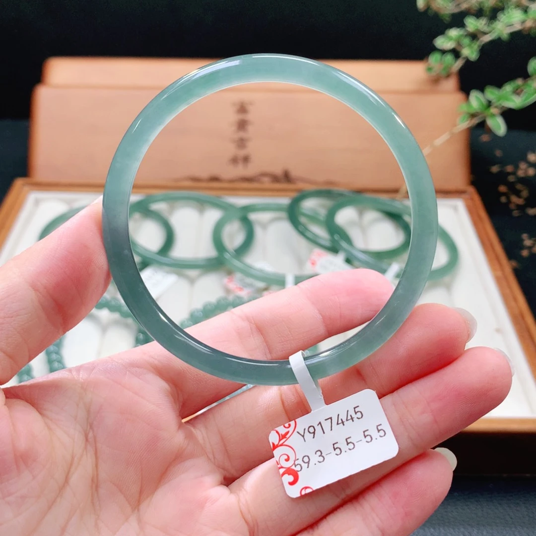 翡翠手镯（圆镯）未镶嵌