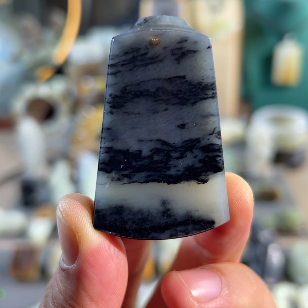 和田玉未镶嵌颈饰新疆料