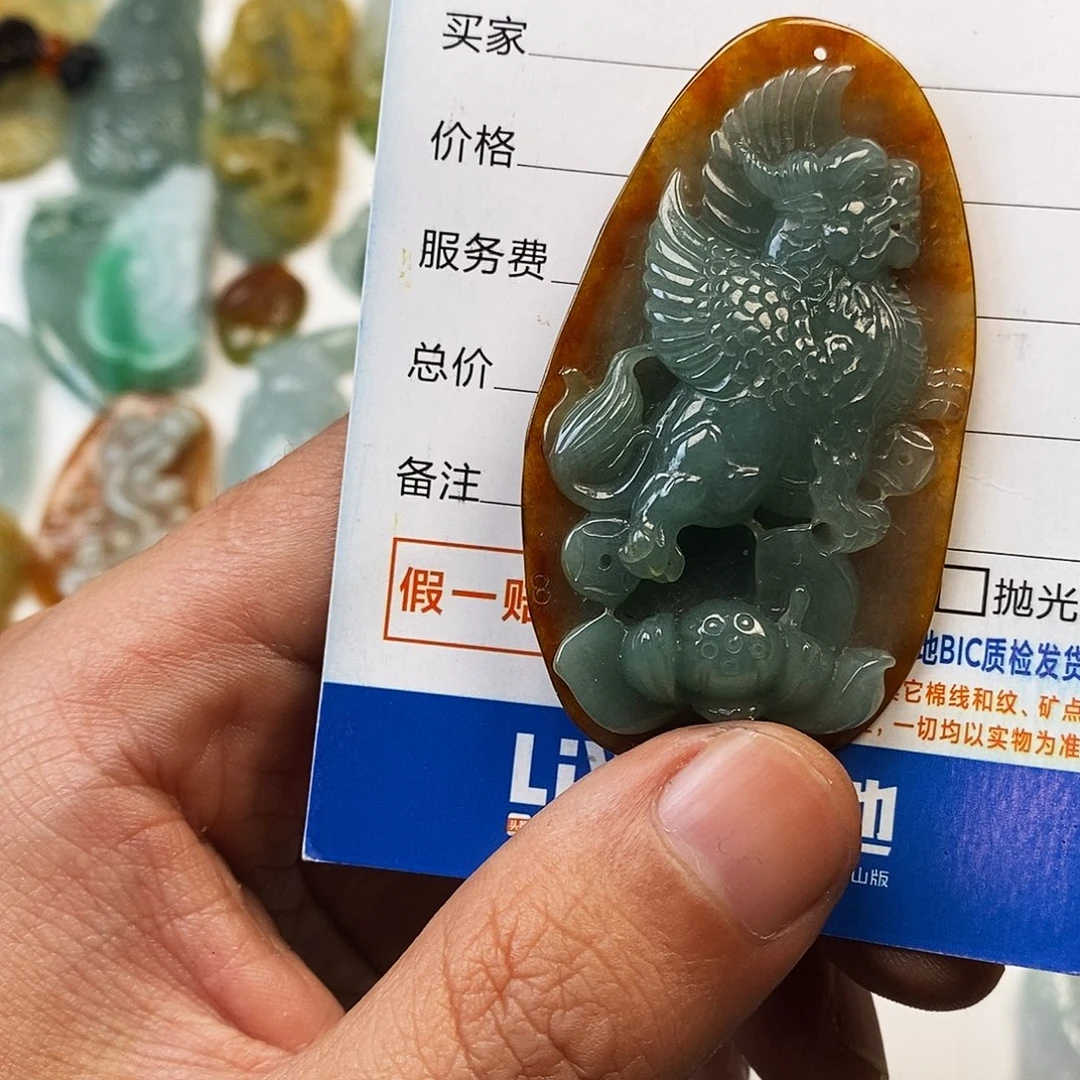 翡翠未镶嵌颈饰麒麟