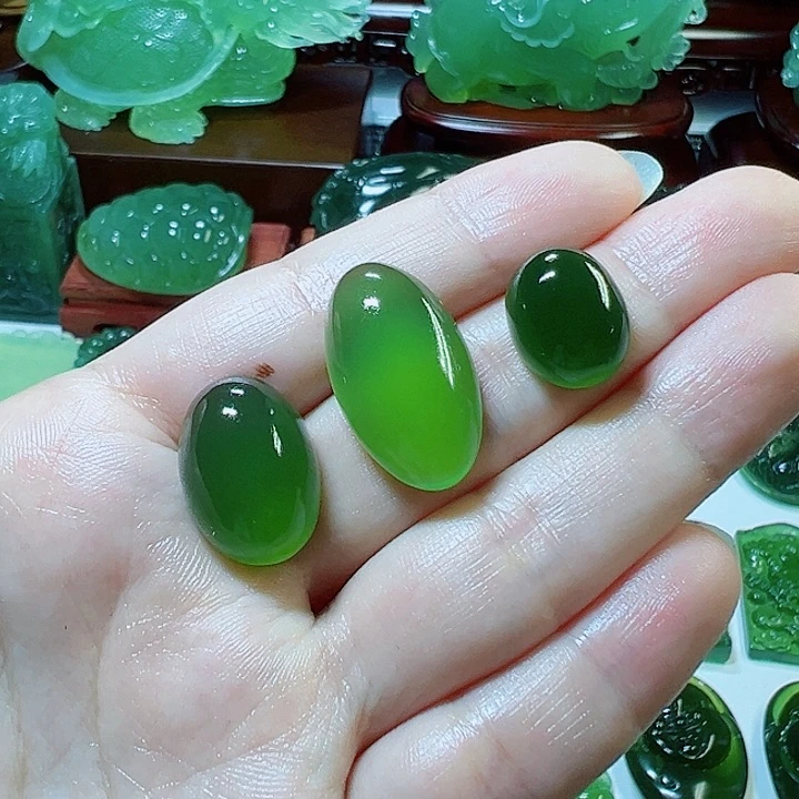 蛇纹石玉未镶嵌戒面苏*华