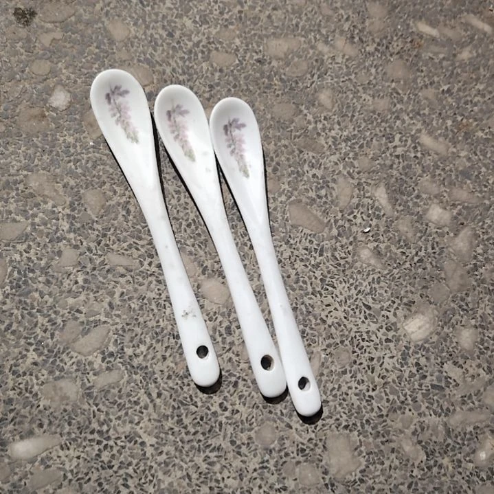 摆件?**?陶瓷盘子碗啥都有