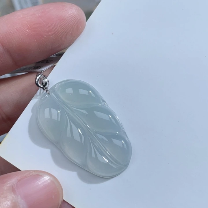 颈饰18K金镶嵌翡翠