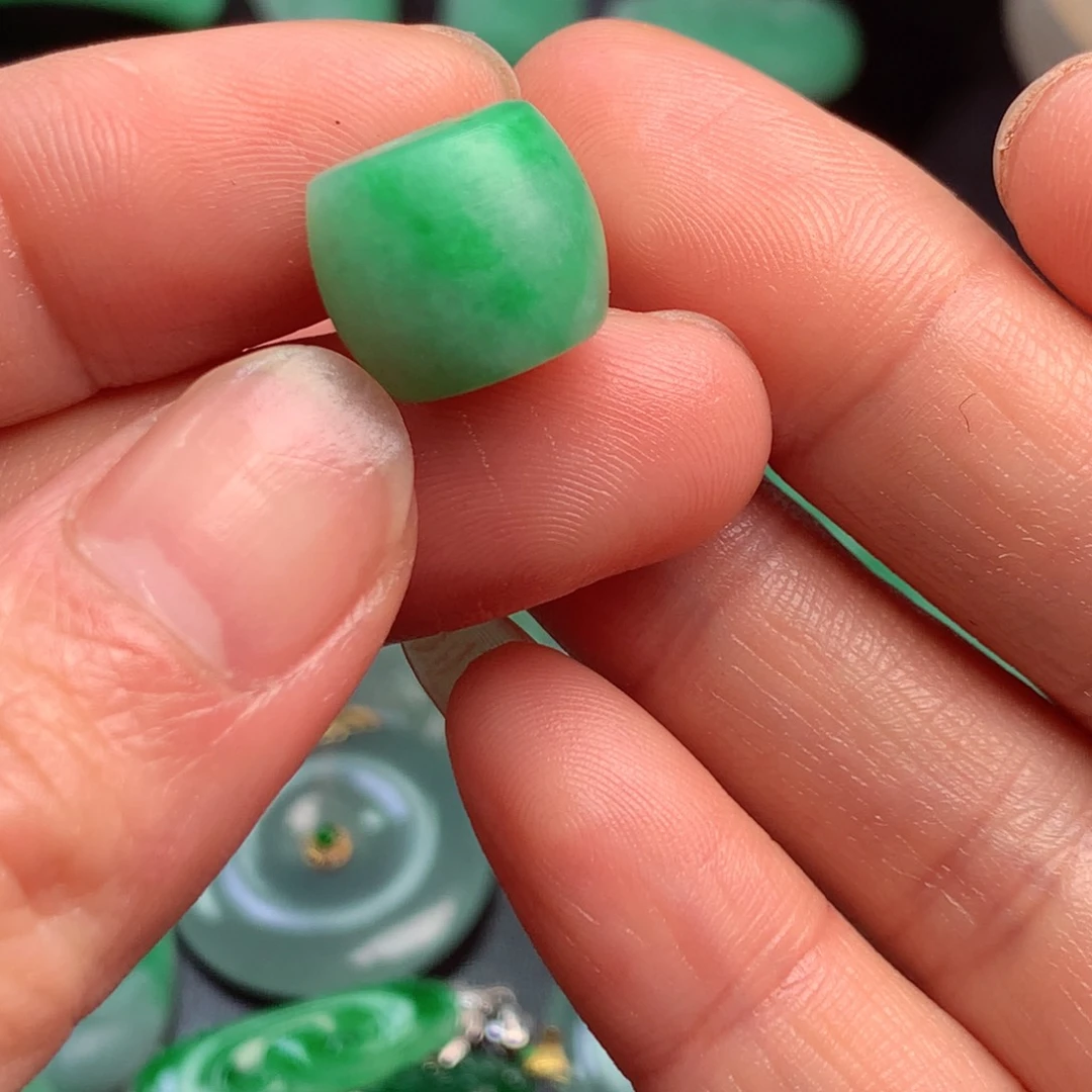 未镶嵌定制翡翠翡翠