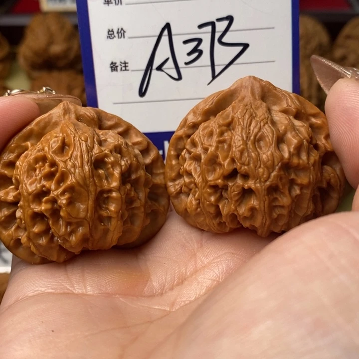 蔚***空桃核把件宫灯狮子头