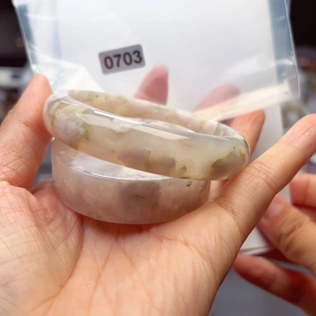 玛瑙/玉髓手镯未镶嵌?****定