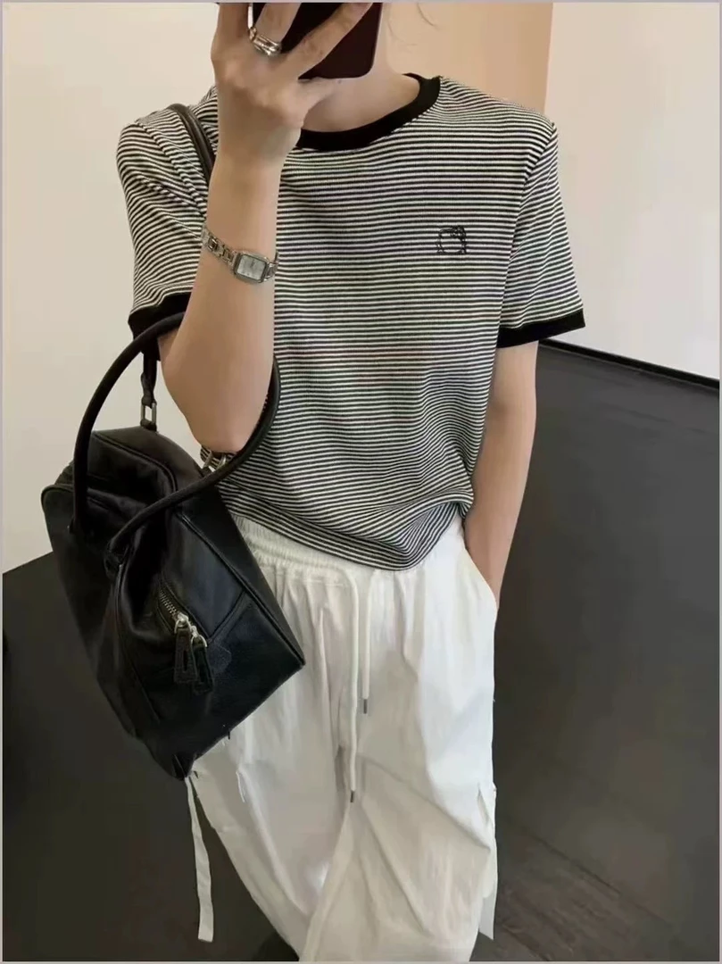 妮妮家682570夏季新款细条纹撞色圆领卡通刺绣短袖T恤