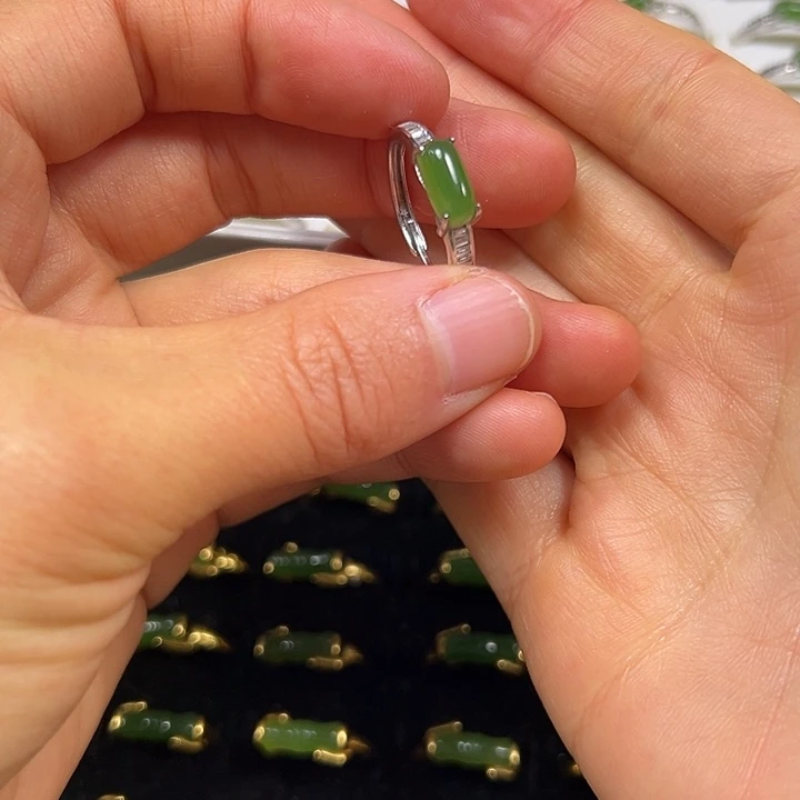 夏***薇和田玉银S925镶嵌戒指