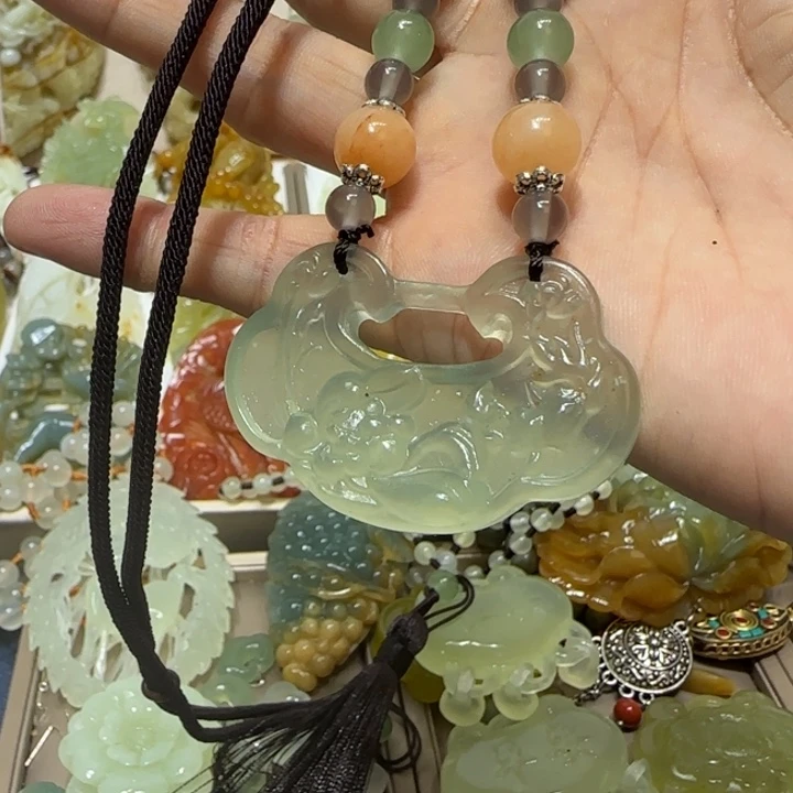 蛇纹石玉吊坠未镶嵌