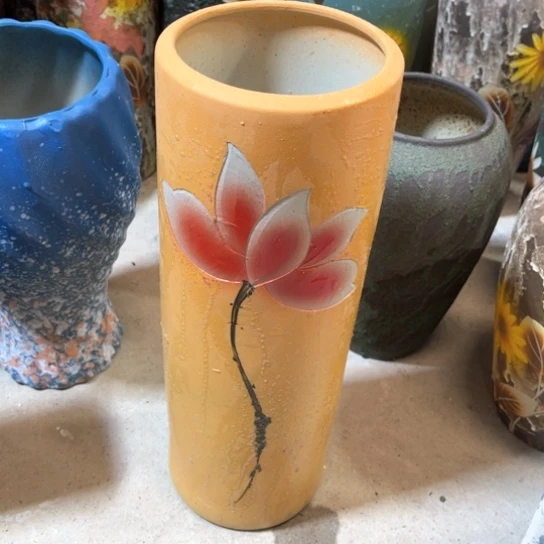 罐默认微瑕，有孔编号18-220