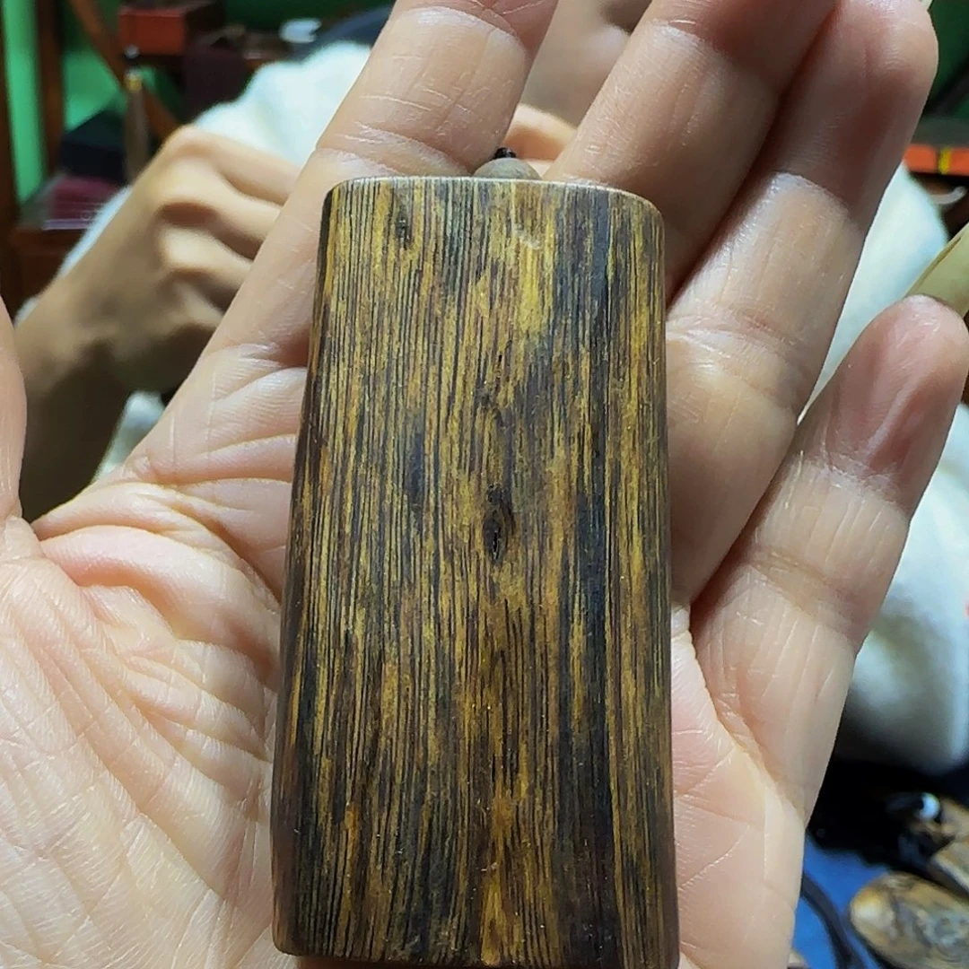 沉香沉香碎屑海南白奇乌身老料带绳15克