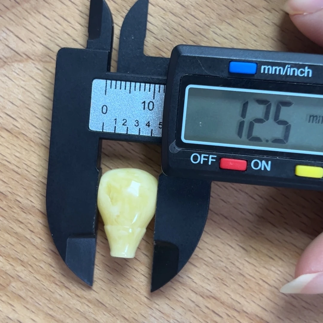 裸石琥珀未镶嵌三通