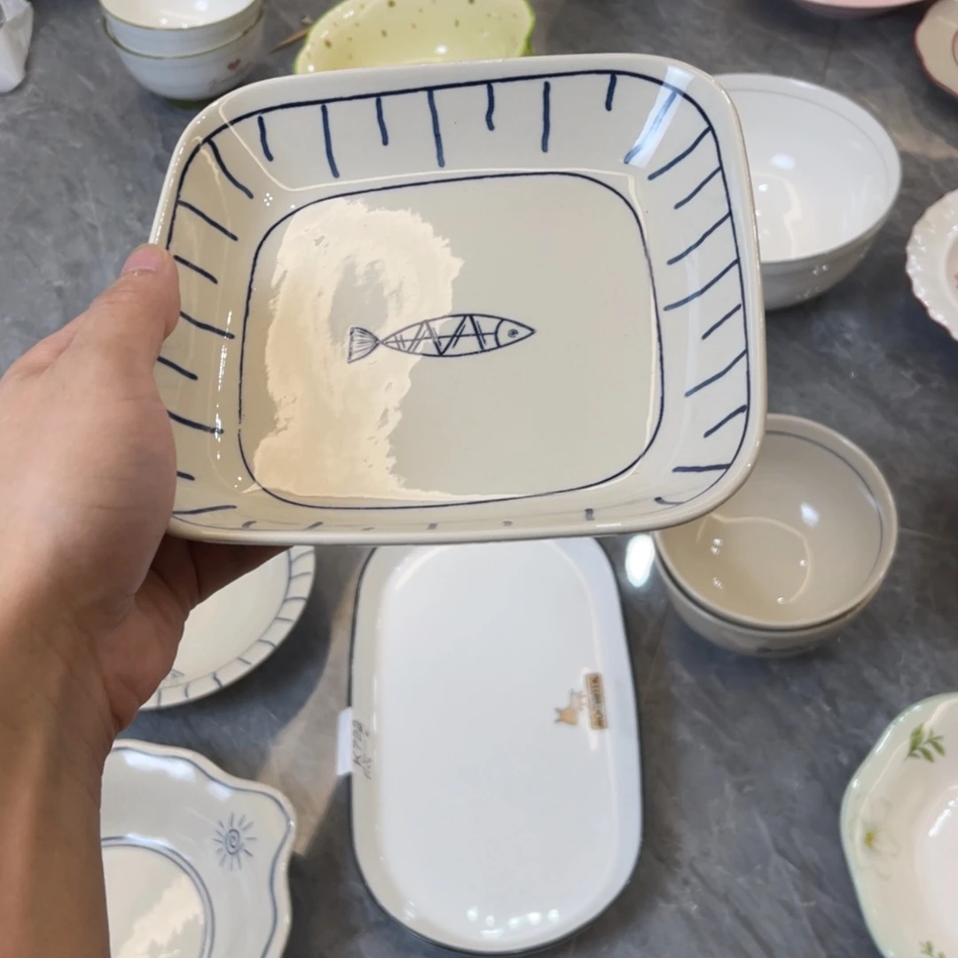 陶瓷微瑕餐具介意勿拍，满18飞！