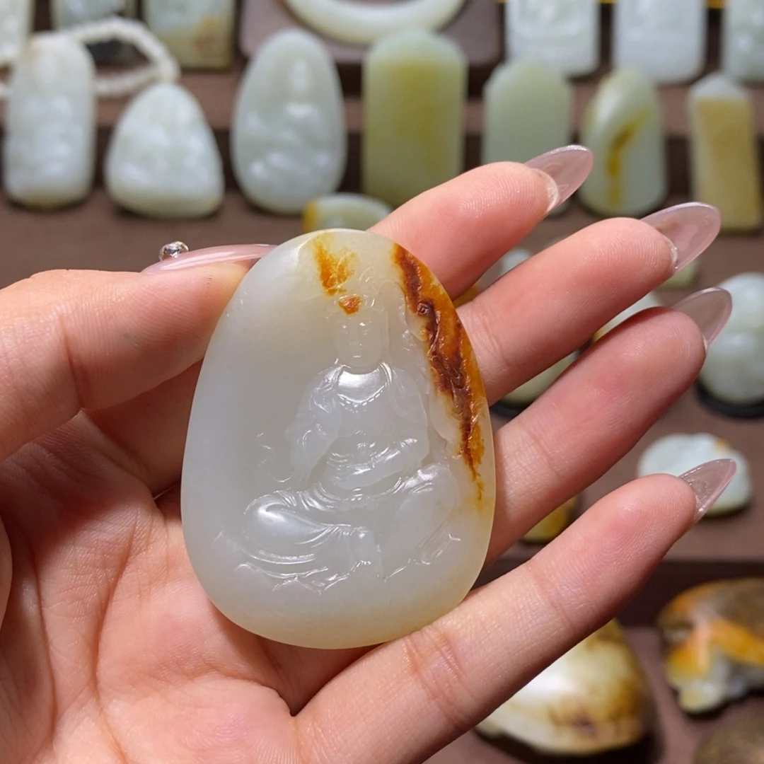 王***长和田玉未镶嵌颈饰
