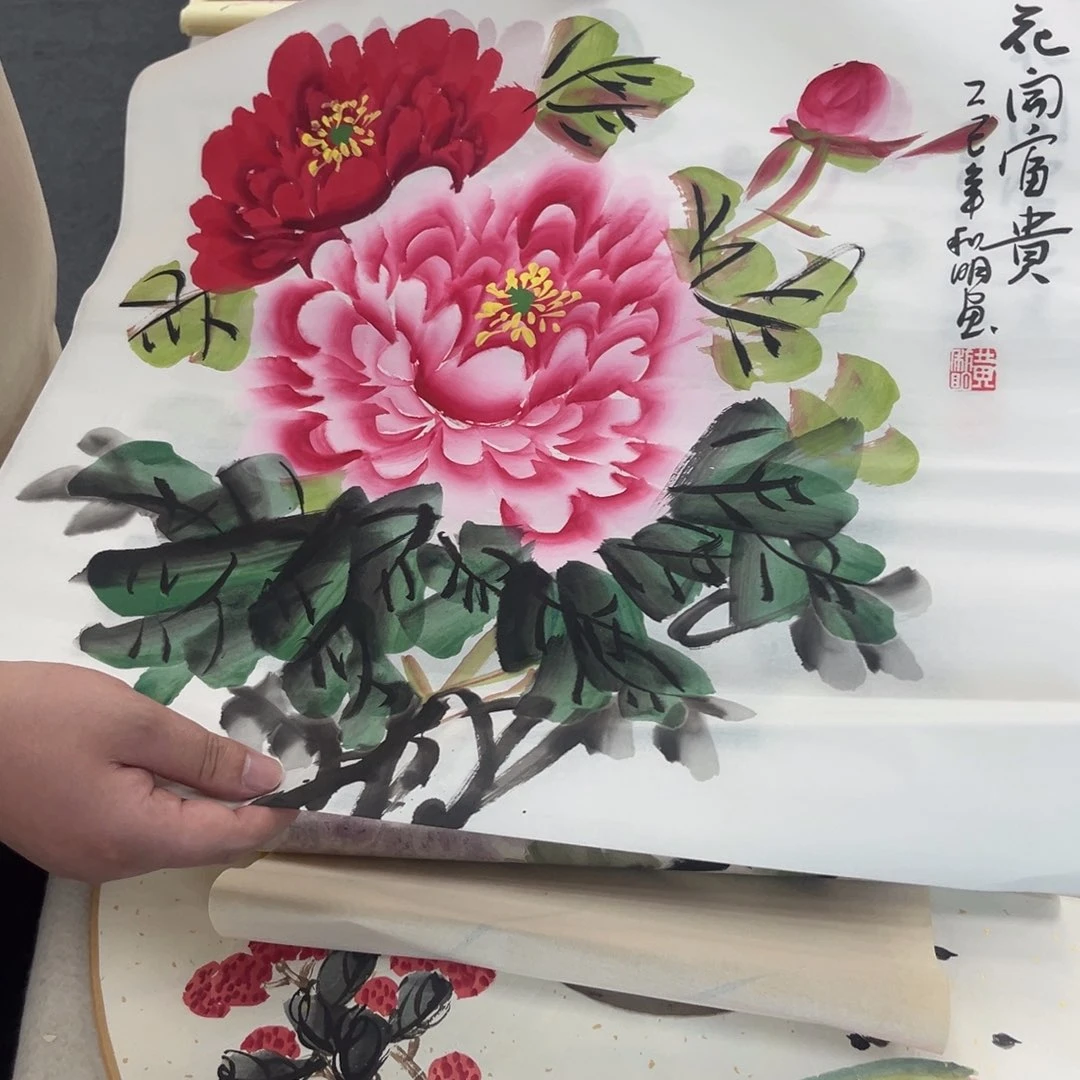 国画卖字画的小男孩