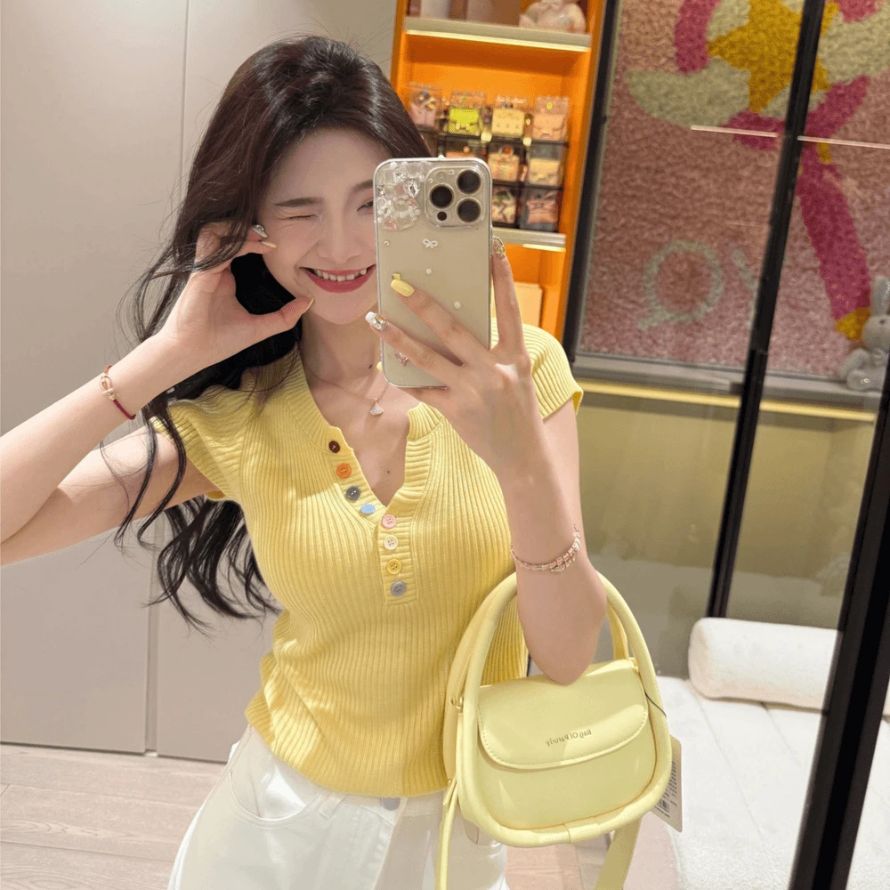 法式别致设计彩色纽扣V领短袖T恤女装2025夏季时尚修身针织衫上衣