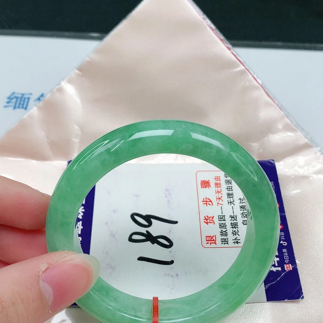 翡翠手镯未镶嵌翡翠