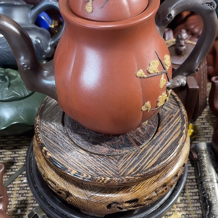 茶壶紫砂原矿泥料手工制作的一把紫砂壶。