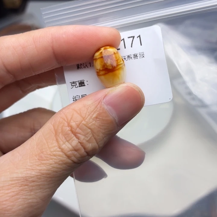 琥珀未镶嵌裸石琥珀