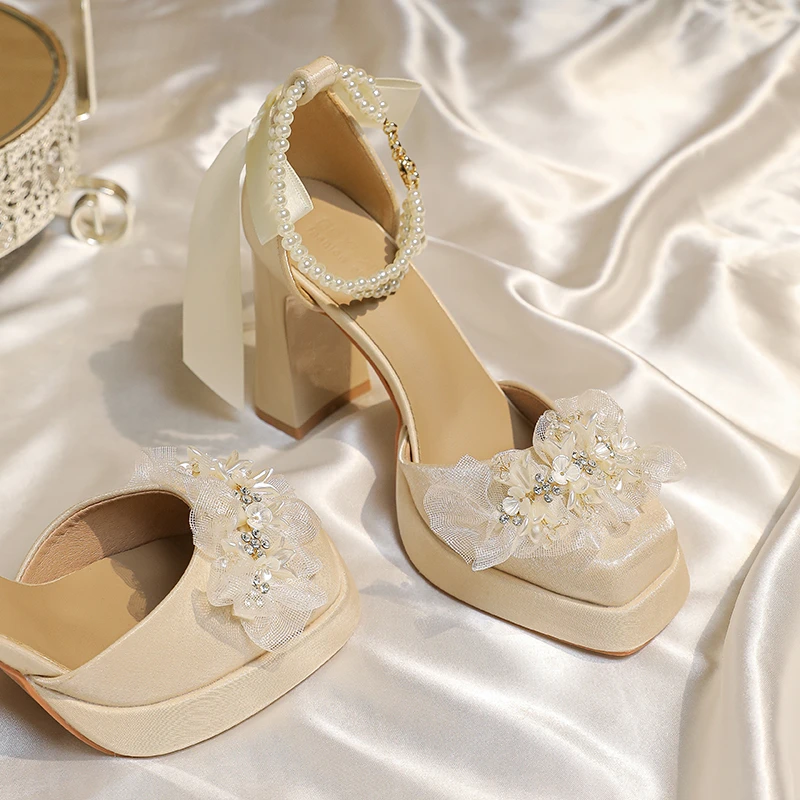 法式订婚鞋2025新款主婚纱鞋不累脚结婚礼新娘鞋玛丽珍粗跟高跟鞋