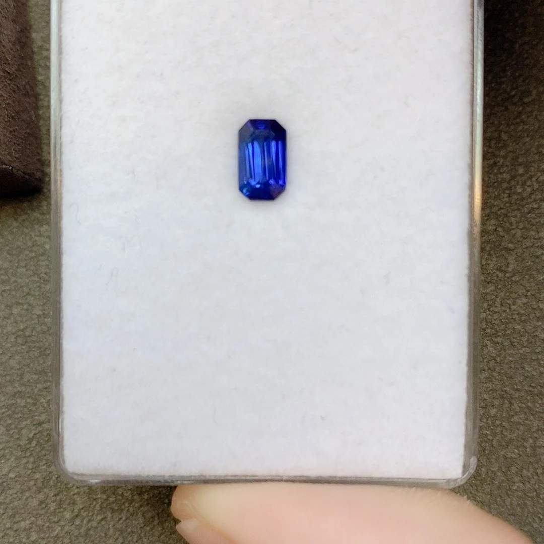 蓝宝石裸石未镶嵌1.06ct皇家蓝