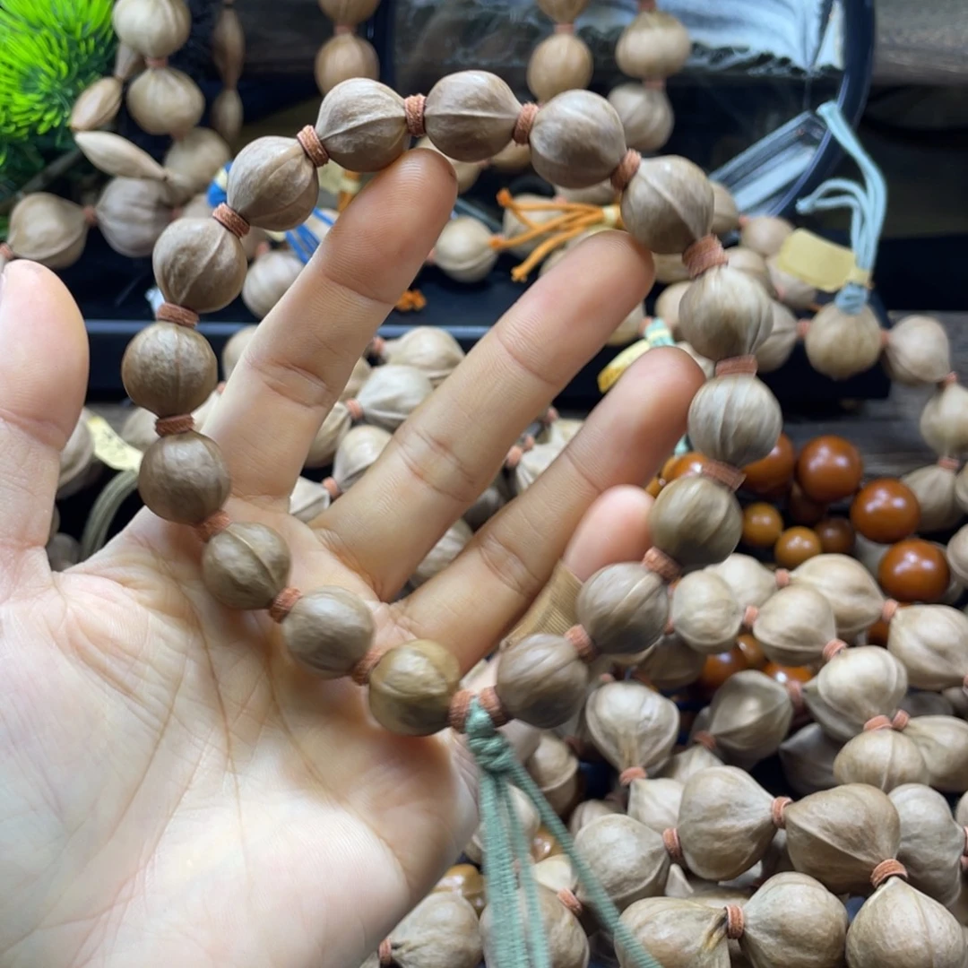鲜***峰橄榄核吊坠鲨鱼背