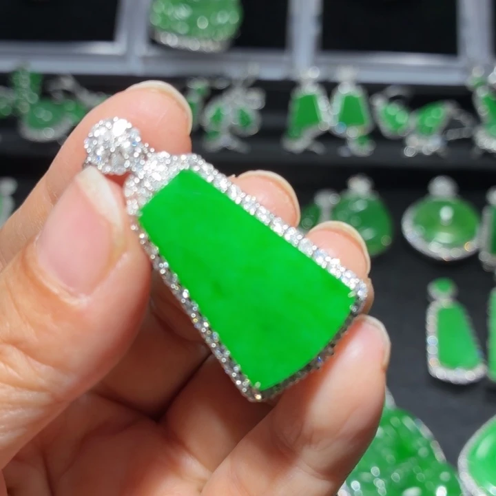 吊坠(不含链)18K金镶嵌翡翠翡翠